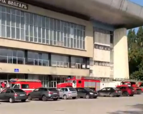 В Тольятти из ДС «Волгарь» эваку­и­ровали 150 человек