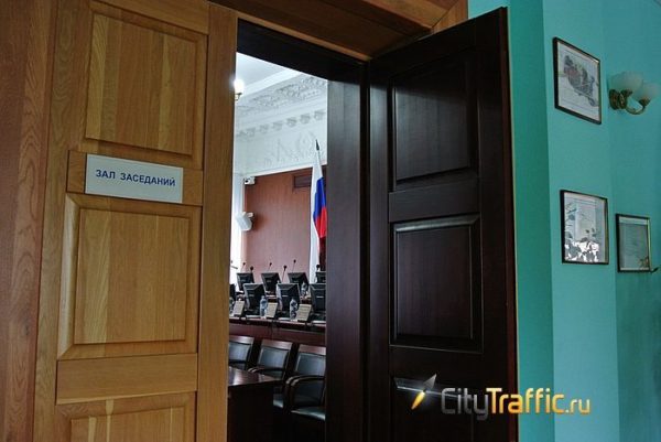 В Думе Тольятти отчет главы города по итогам работы за 2021 год принят с оценкой «удовле­тво­ри­тельно»