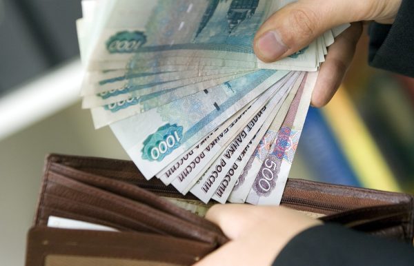 В Самарской области по итогам первого полугодия 2022 года средне­ме­сячная начис­ленная зарплата составила 45 272 рубля