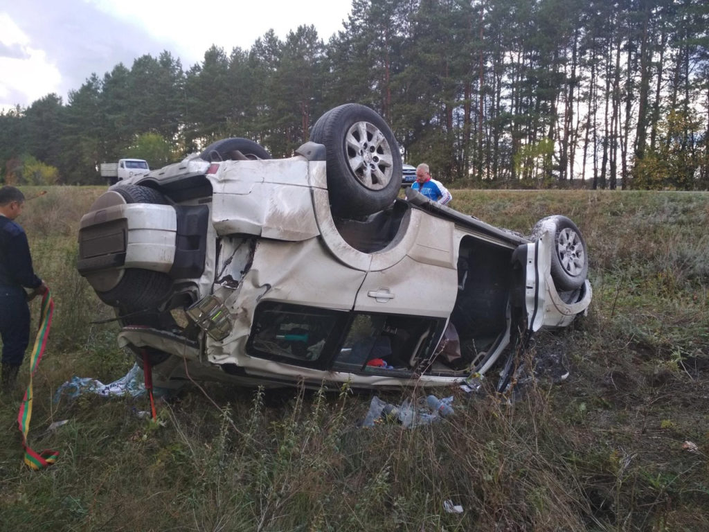 В Самарской области Mitsubishi Pajero перевернулся после столкновения с  Nissan Note, пострадали 2 человека | CityTraffic