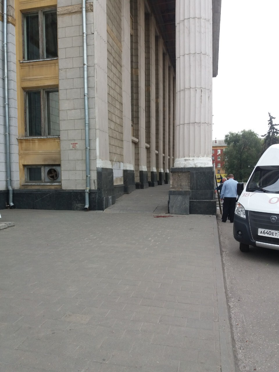 В Самаре закрыли ДК им. Литвинова, мраморная плита с фасада которого убила 10-летнего ребенка: видео