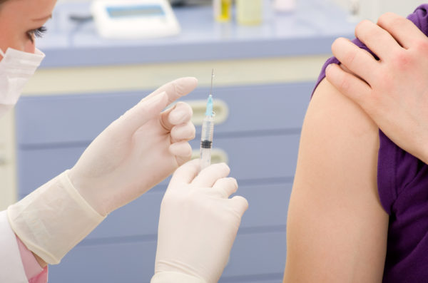 У родителей не будут спрашивать согласие на вакцинацию от ковида подростков старше 15 лет | CityTraffic