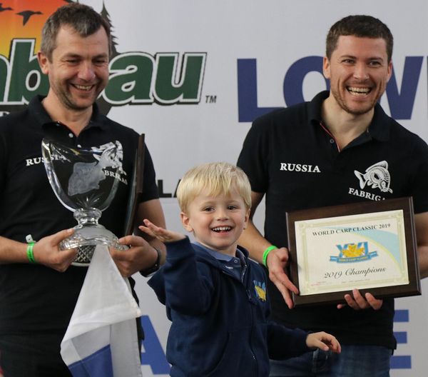 Рыбаки из Самарской области выиграли 15 тысяч евро на турнире World Carp Classic 2019 и пожертвовали их детям | CityTraffic