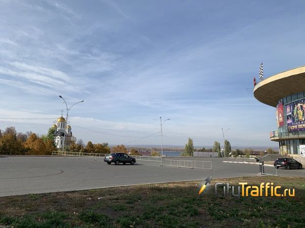 В Самаре предложили отдать часть парковки у «Цирка» гражданам | CityTraffic