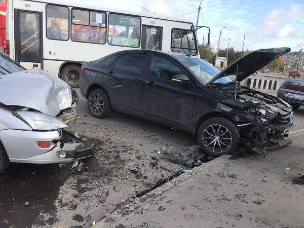 В Сызрани "Веста" не уступила дорогу "Форду" - пострадала пассажирка иномарки | CityTraffic