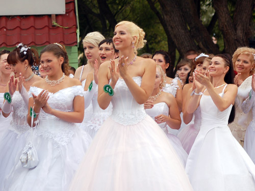 5 сентября в Тольятти впервые прошел «Парад невест» | CityTraffic