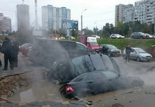 Владельцы автомобилей, провалившихся в Самаре под землю, имеют право на страховку | CityTraffic
