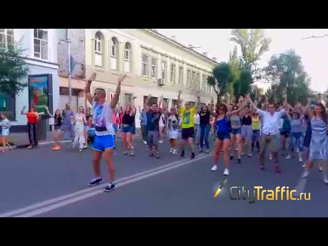 Танцевальный парад на улице Куйбышева в Самаре попал на видео