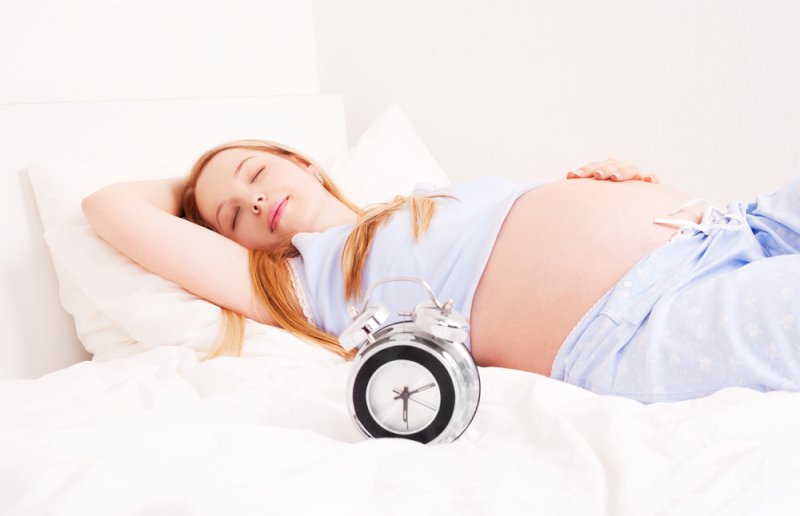 Ученые выяснили, что женщинам на поздних сроках беременности вредно долго спать | CityTraffic