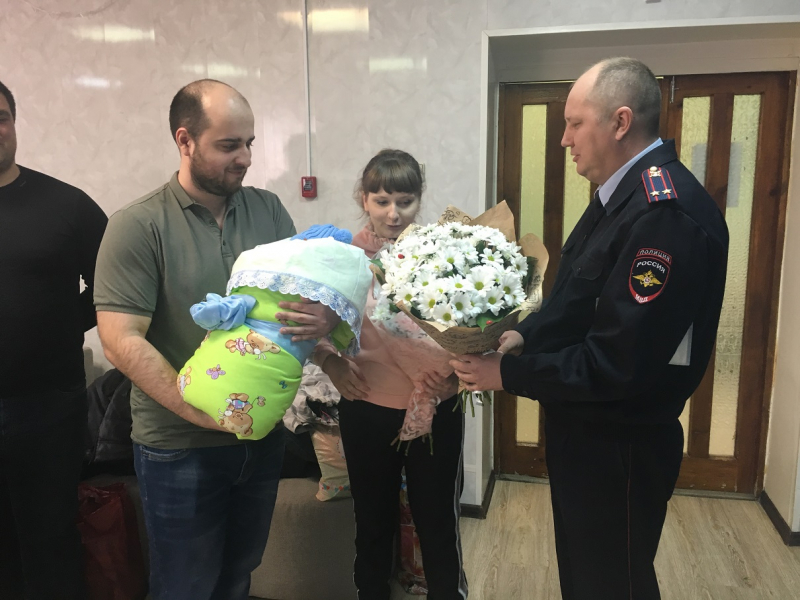Сотрудники ГИБДД Тольятти вовремя доставили роженицу в больницу: видео