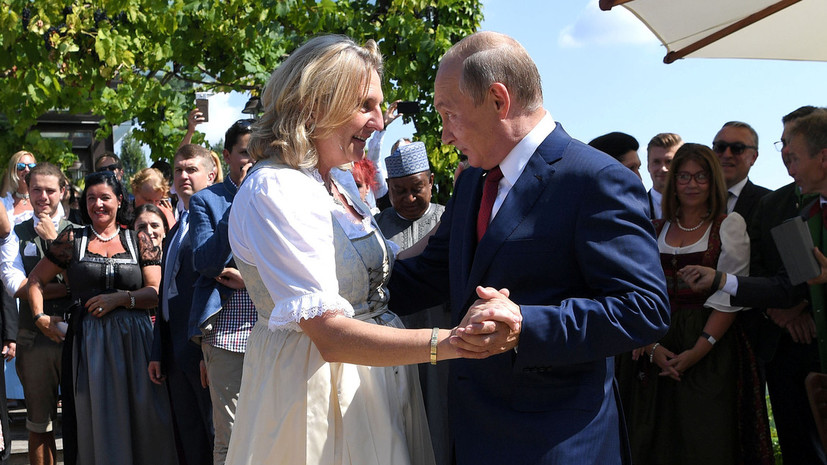 Глава МИД Австрии, которая пригласила на свою свадьбу Владимира Путина, объявила о новых санкциях против России
