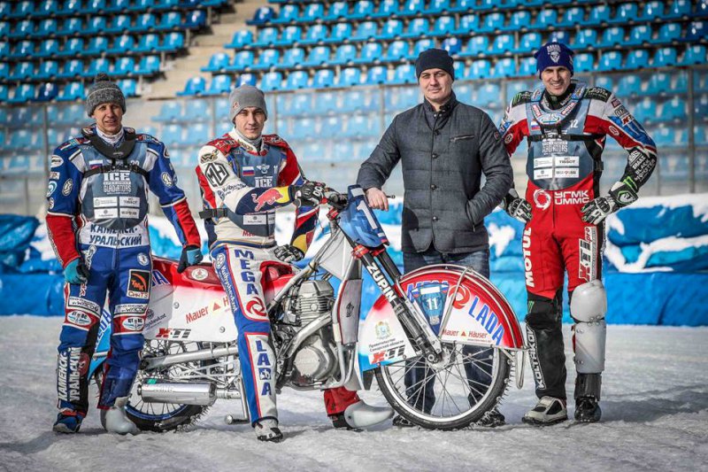 Сборная России лидирует в командном чемпи­онате мира по мотогонкам на льду