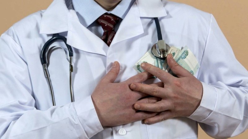 На зарплату врачам Самарской области в 2019 году допол­ни­тельно выделят 224,9 млн рублей