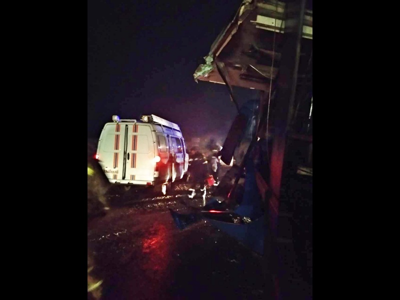 Под Сызранью на трассе М-5 лоб в лоб столкнулись два грузовика | CityTraffic