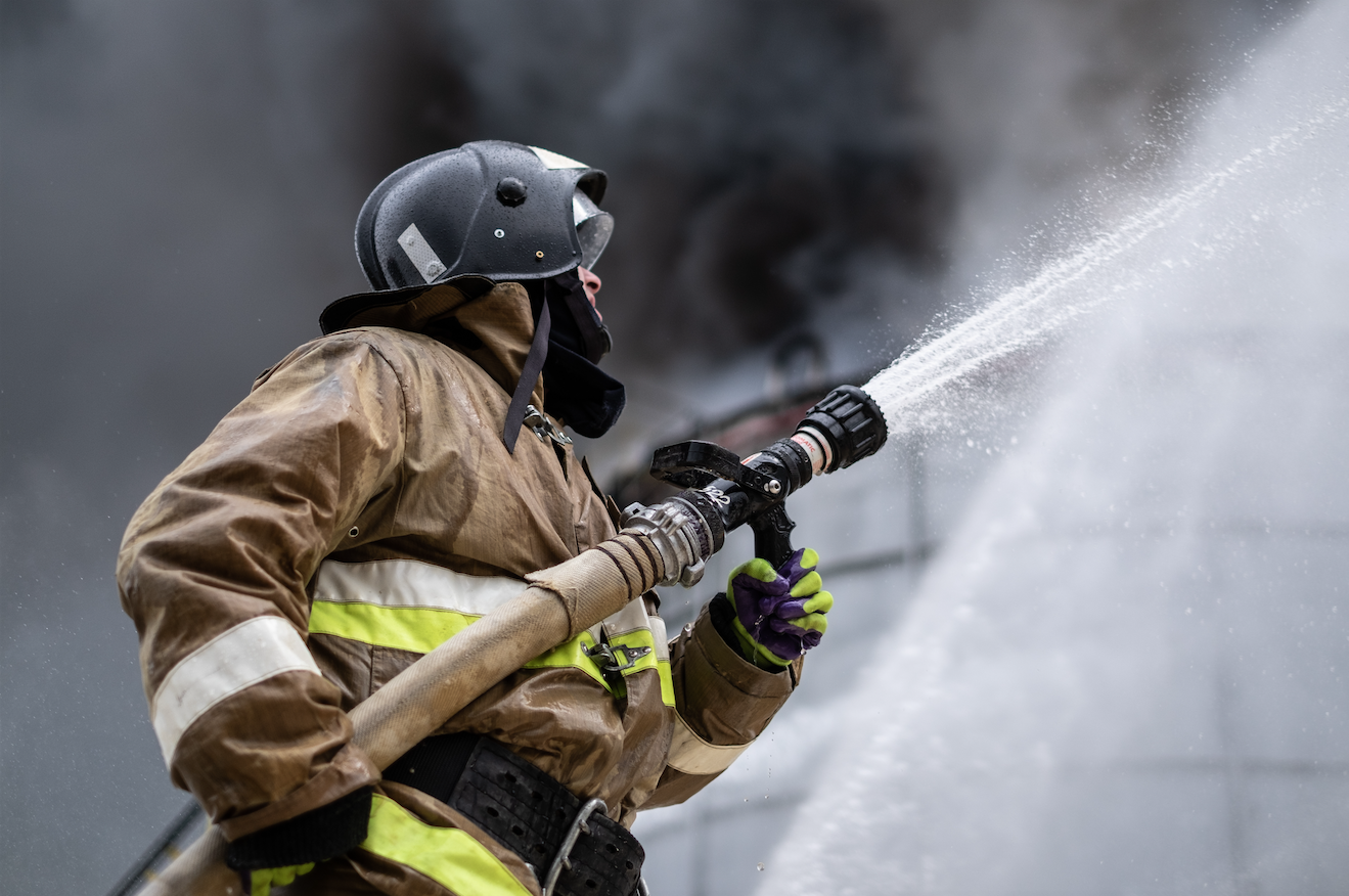 44 человека тушили пожар в жилом доме в Новокуйбышевске