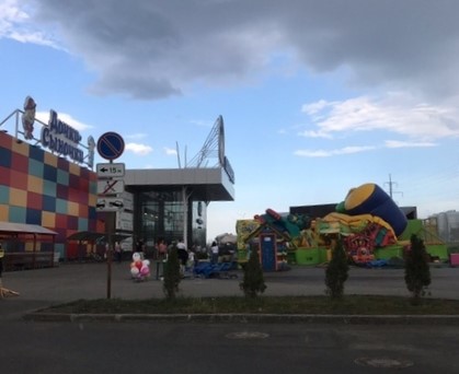 В Тольятти порывом ветра снесло батут, на котором были дети | CityTraffic