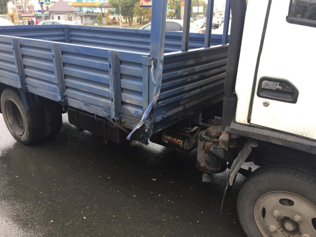 В Самаре на проспекте Кирова водитель грузовика BAW протаранил две легковушки | CityTraffic В Самаре на проспекте Кирова водитель грузовика BAW протаранил две легковушки | CityTraffic