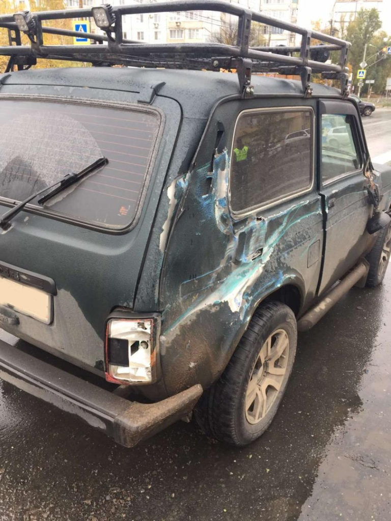 В Самаре на проспекте Кирова водитель грузовика BAW протаранил две легковушки | CityTraffic