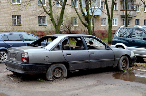 Не прошло и года: администрация Тольятти займется выявлением и эвакуацией бесхозных машин | CityTraffic