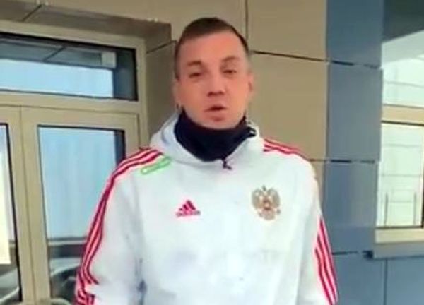 Перед матчем с Шотландией нападающий российской сборной Артем Дзюба передал привет юным футболистам из Сызрани: видео | CityTraffic