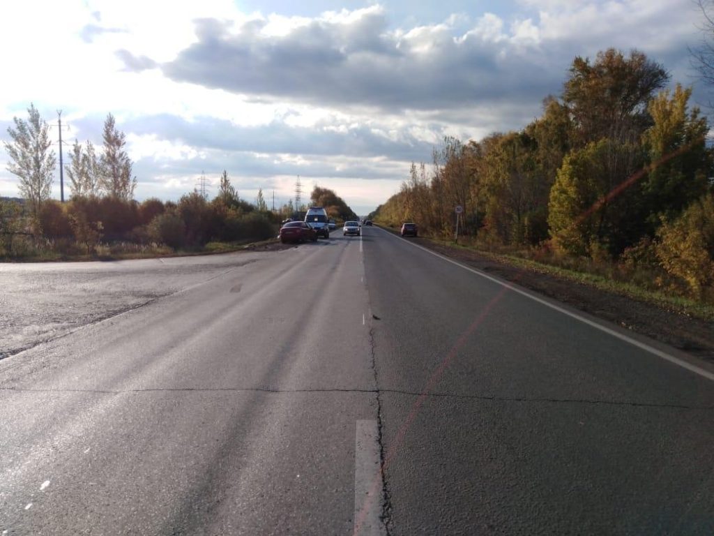Toyota Corolla оказалась в кювете после неудачного обгона на автодороге «Тольятти-Хрящевка» | CityTraffic