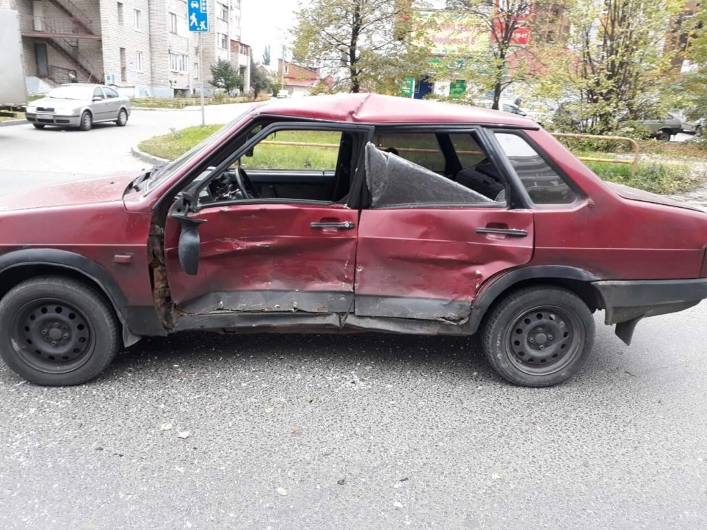 В Тольятти столкнулись вазовская легковушка и Range Rover, 1 человек пострадал | CityTraffic