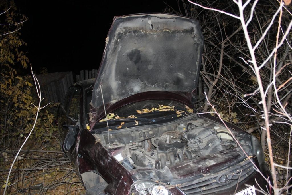 В Нефтегорске «Лада Приора», за рулем которой был пьяный водитель, вылетела в кювет и перевернулась | CityTraffic