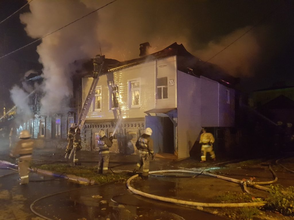 В ГУ МЧС назвали предварительную причину ночного пожара в двух жилых домах Ленинского района Самары | CityTraffic
