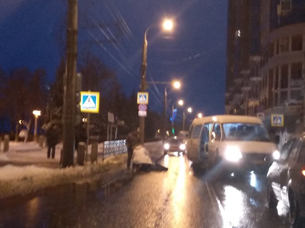 В Самаре на пешеходном переходе ГАЗель сбила человека | CityTraffic
