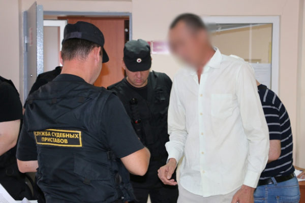 Суд взыскал с работо­дателя из Самары 65 тысяч рублей за питание и выдво­рение нелегала, который у него трудился