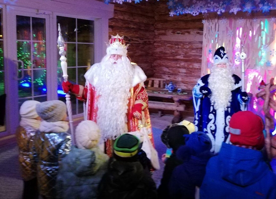 Всероссийский Дед Мороз зажег елку в Самаре
