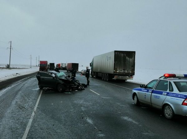 На трассе М-5 в Самарской области "Киа" влетела в грузовик | CityTraffic