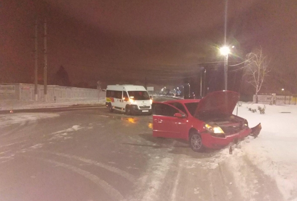 В Новокуйбышевске столкнулись автобус и "Опель", которым управлял пьяный водитель без прав | CityTraffic