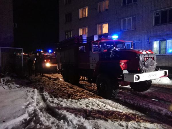 В Сызрани ночью 30 человек эвакуировали из горящего дома | CityTraffic