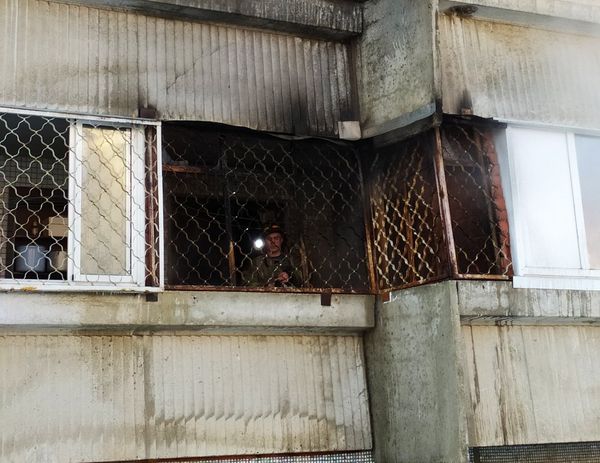 В Тольятти на первом этаже десятиэтажки сгорел балкон: видео | CityTraffic