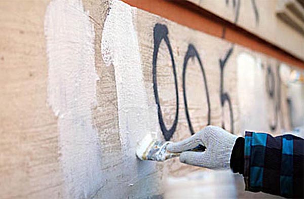 В Самарской Губдуме предложили не штрафовать УК за надписи на домах, а ловить вандалов | CityTraffic