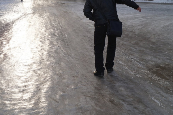 В Самарской области чиновники заплатили 65 тысяч рублей подростку, который сломал руку, упав на скользкой дороге