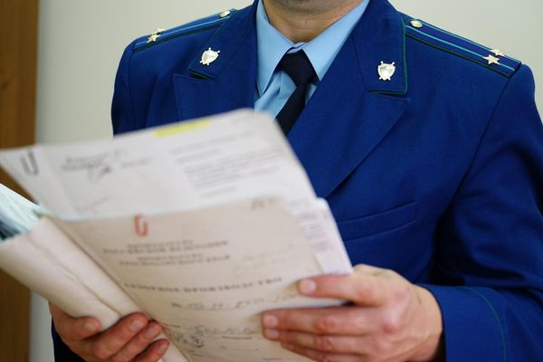 На мэрию Самары подали в суд за повре­жденную дорогу на улице Ново-Охтинской