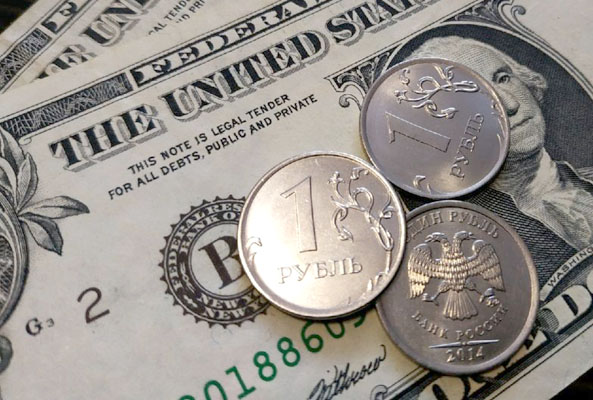 За курсами доллара и евро следят только 2 из 10 самарцев