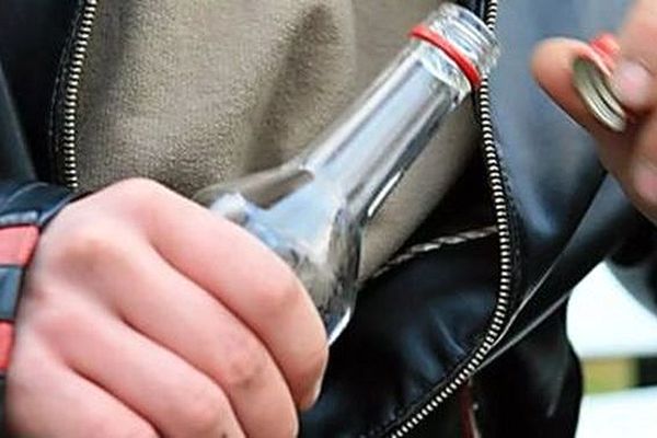 Житель Кинеля брызнул газом в лицо продавцу, чтобы украсть бутылку водки в Отрадном | CityTraffic