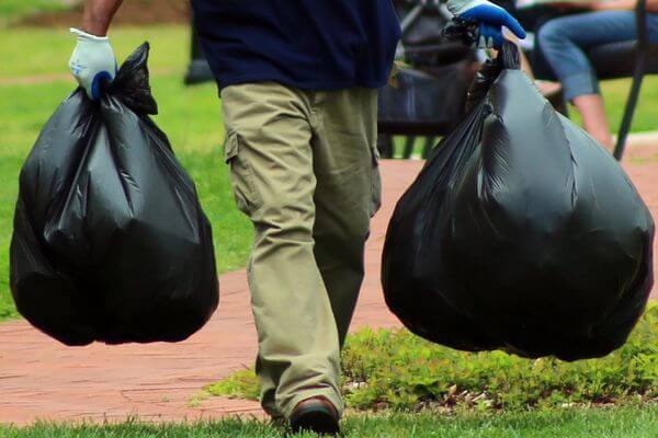 Должен ли владелец частного дома заключать с регоператором договор на вывоз мусора, если утилизирует его сам | CityTraffic