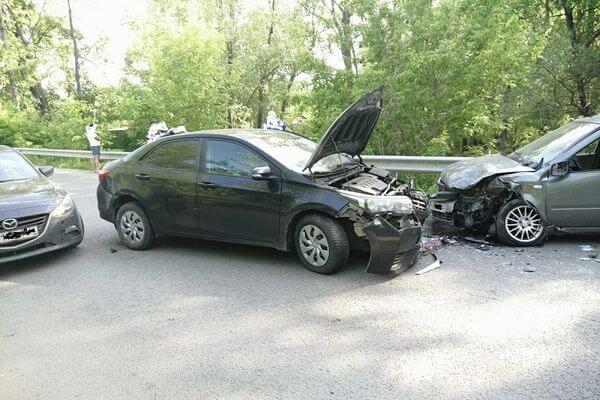 В Тольятти водитель “Калины” пострадал в аварии с двумя иномарками