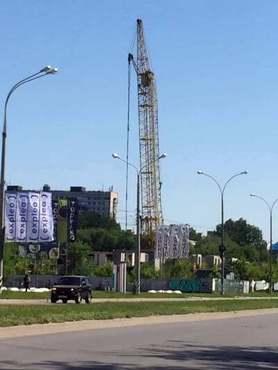 В Тольятти 60-метровый стройкран сошел с рельсов и едва не рухнул на землю | CityTraffic В Тольятти 60-метровый стройкран сошел с рельсов и едва не рухнул на землю | CityTraffic