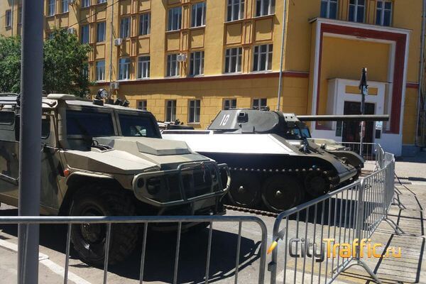 На улицах Самары припарковались танки | CityTraffic