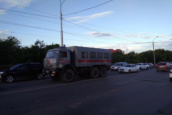 Самаре омоновцы обезоружили участника аварии, который угрожал ножом второму водителю | CityTraffic Самаре омоновцы обезоружили участника аварии, который угрожал ножом второму водителю | CityTraffic