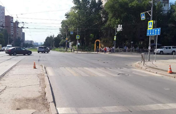 В Самаре водитель Infiniti сбил на пешеходном переходе 22-летнюю женщину | CityTraffic В Самаре водитель Infiniti сбил на пешеходном переходе 22-летнюю женщину | CityTraffic