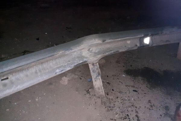 В Самарской области "Приора" въехала в дорожное ограждение, пассажир автомобиля попал в больницу | CityTraffic