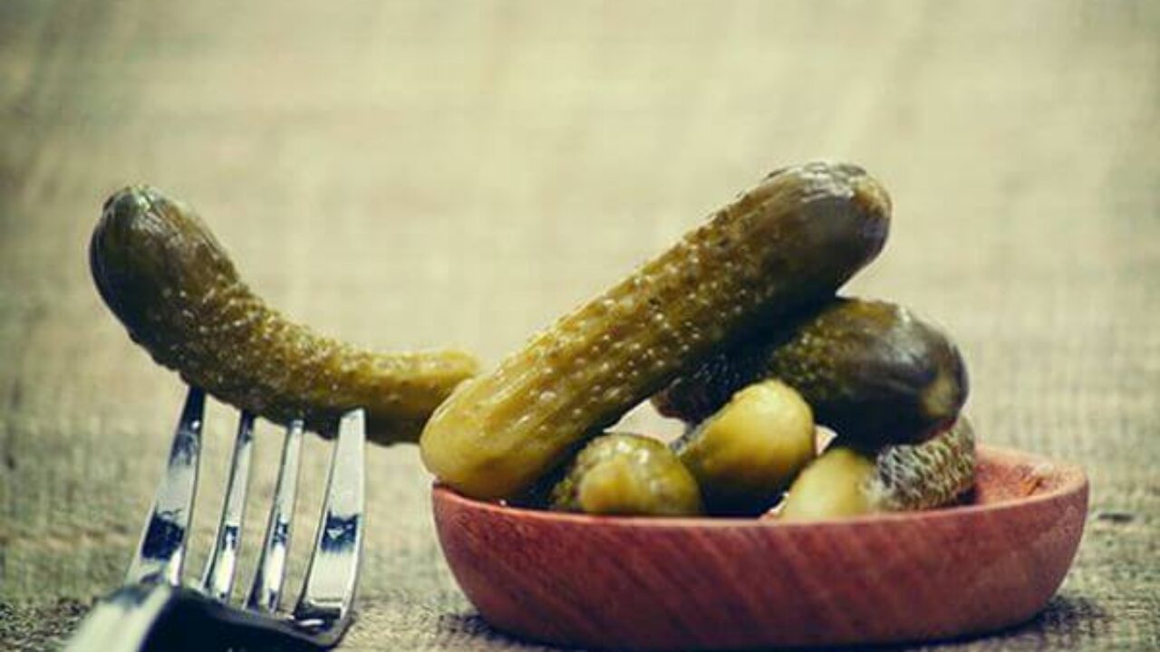 Чего не хватает если хочется сладкого. Хочется сладкого что не хватает в организме. Кушает соленое. Чего не хватает рассаде огурцов по листьям с фото. Хочется соленые огурцы что не хватает.