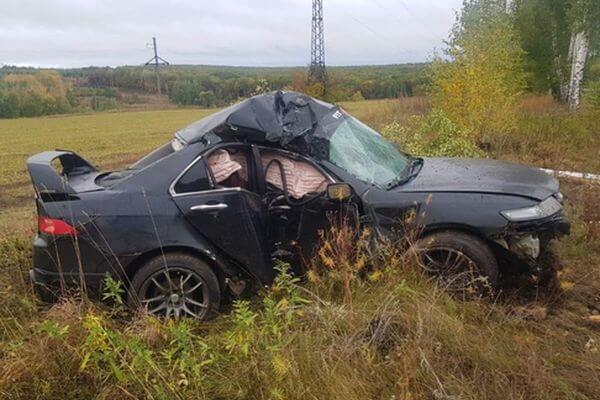 В Самарской области погиб пассажир "Хонды", которая врезалась в дерево и опрокинулась | CityTraffic