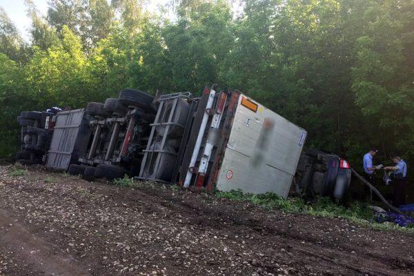 Водителю из Жигулевска, который врезался в фуру и погубил троих своих пассажиров, дали 2,5 года | CityTraffic